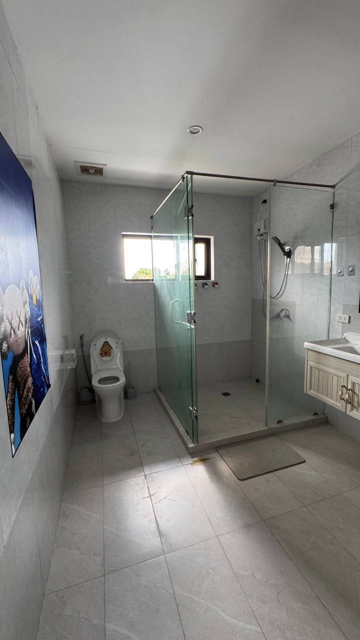Bf home paranaque. 770平5房出租120k