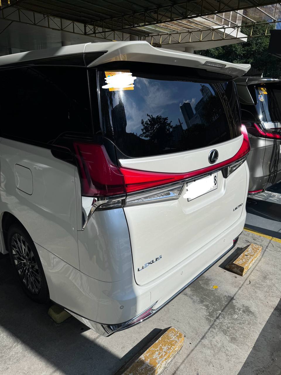 出售LM350h 纯油 走了4万6，23年买的 原装2座