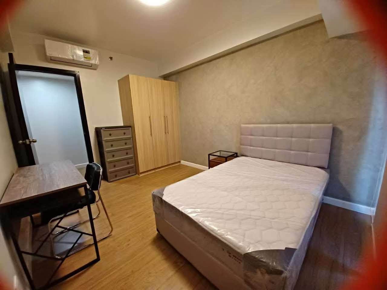 BGC Park triangle  三房，125平，17万带车位 带家具