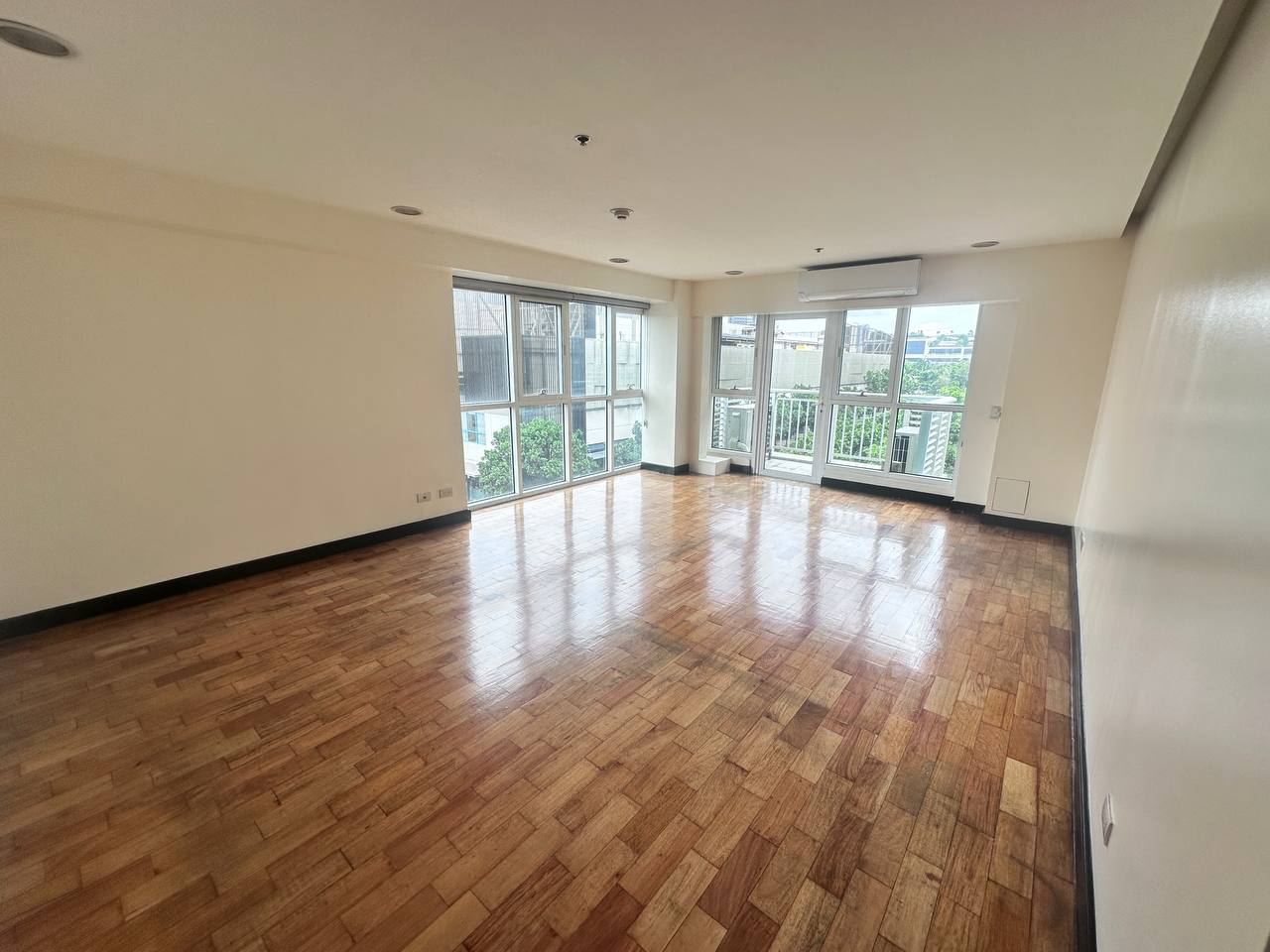 One Serendra 一手出租