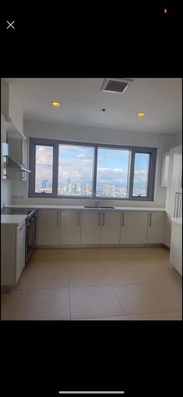 One Serendra  east tower 3室一手出租