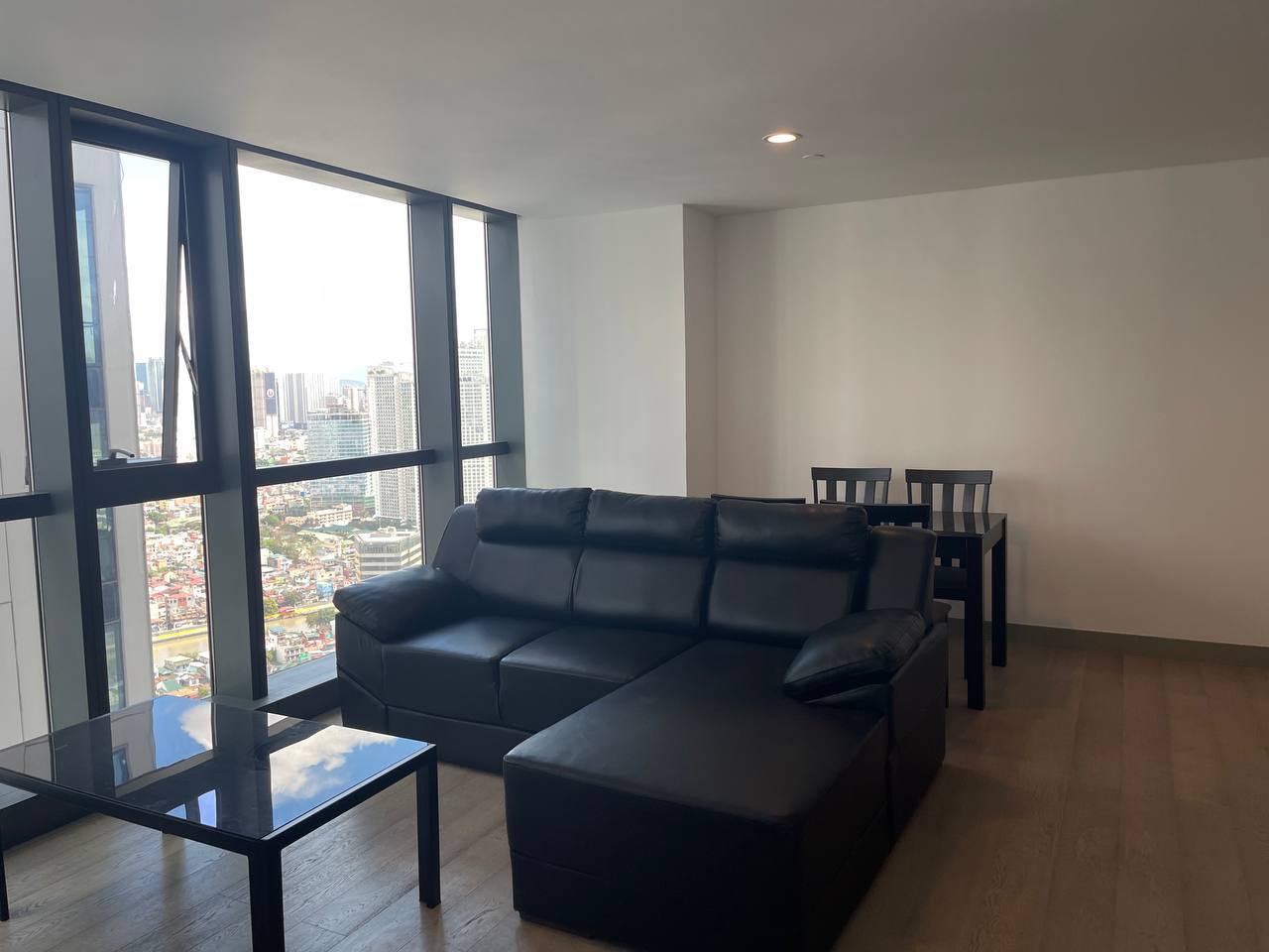 🏠Makati Spire Century Tower apartment for rent🏠