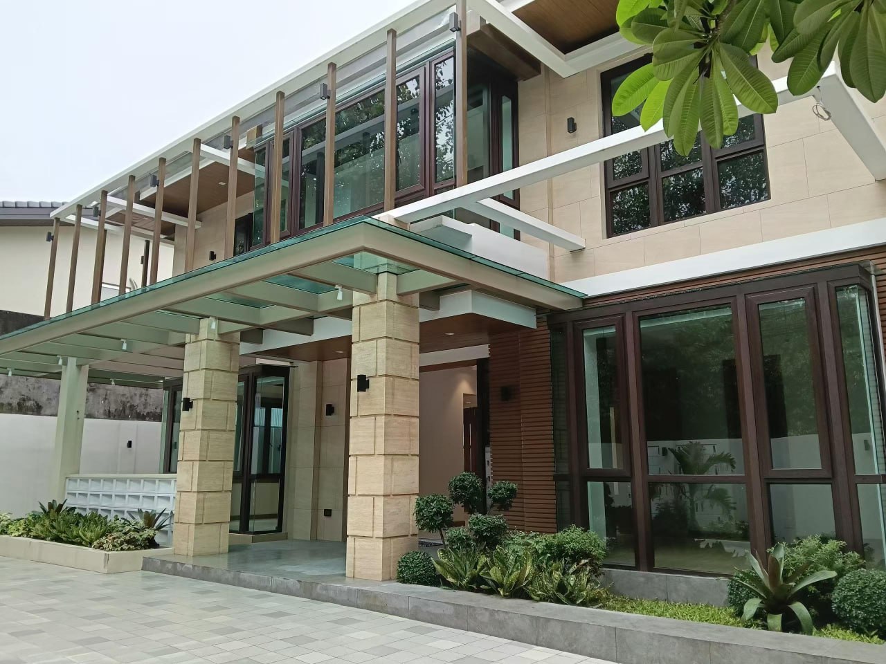 Makati-Bel-Air Villas for Rent 别墅出租 